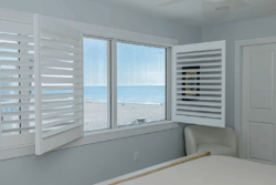 King Bedroom beachfront & water view King Bedroom beachfront & water view